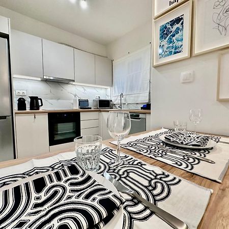 Marcus New Stylish Apt At The Heart Of Athens Exterior photo