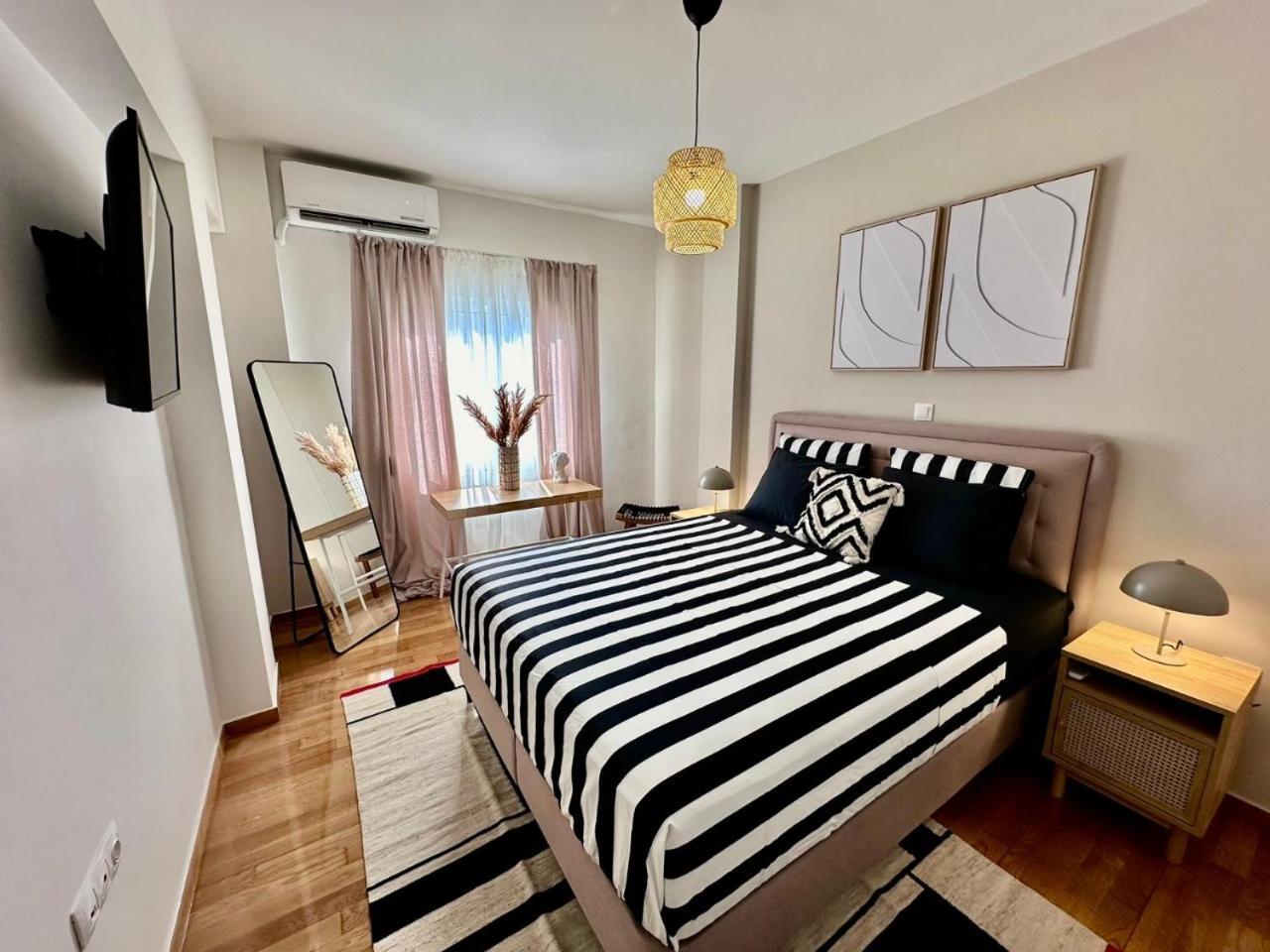 Marcus New Stylish Apt At The Heart Of Athens Exterior photo