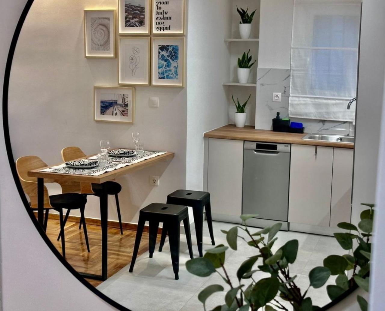 Marcus New Stylish Apt At The Heart Of Athens Exterior photo