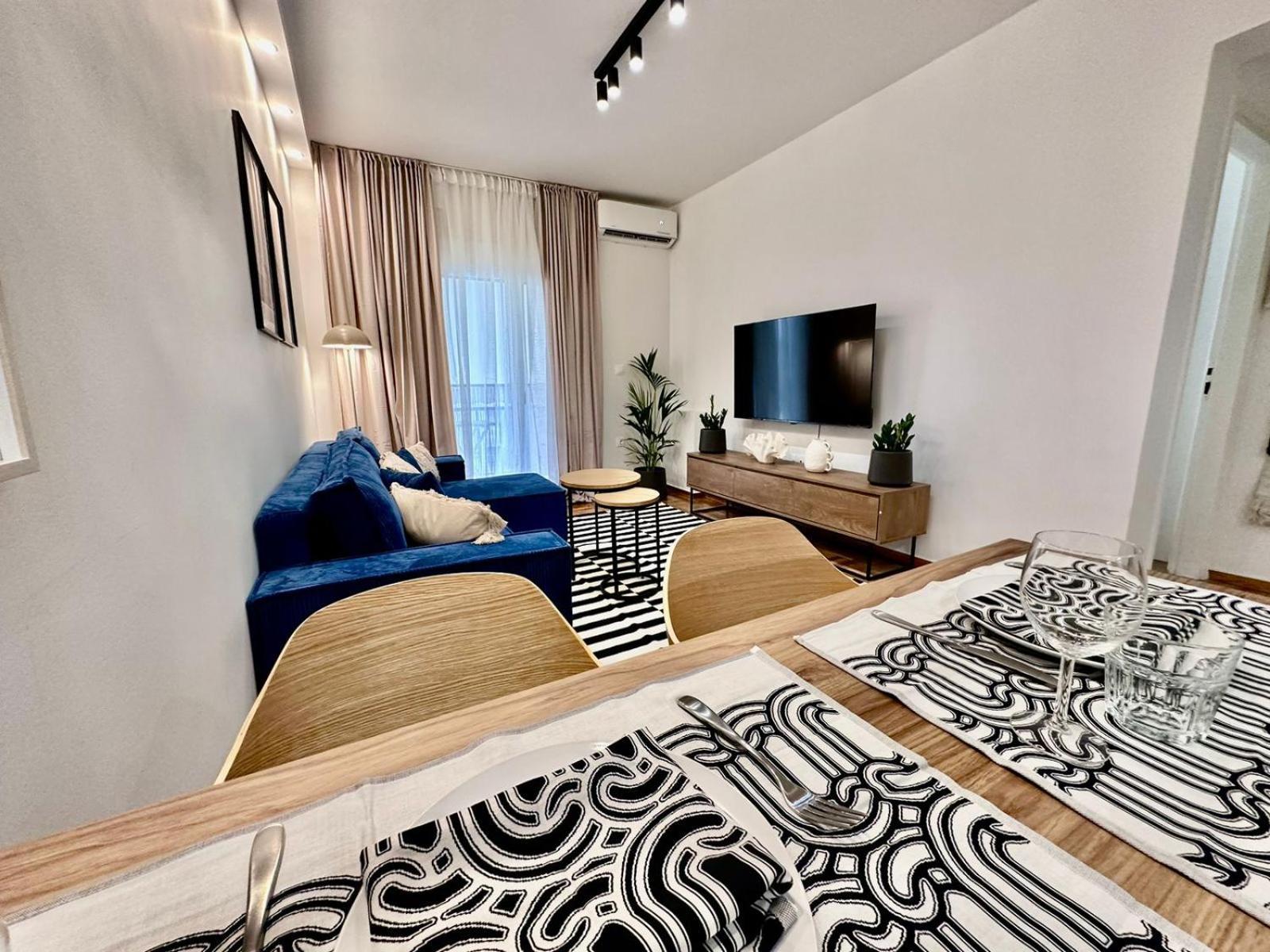 Marcus New Stylish Apt At The Heart Of Athens Exterior photo